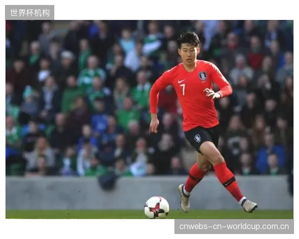 孙兴慜将冲击车范根的国家队进球纪录,但韩国队阵容老化问题或在新赛制下面临更大挑战。 孙兴慜将冲击车范根的国家队进球纪录,但韩国队阵容老化问题或在新赛制下面临更大挑战。